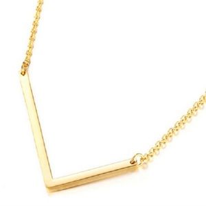 Gold ‘L’ necklace